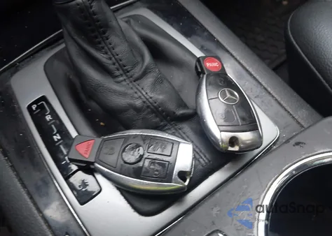 2010 Mercedes-Benz Glk 350 4Matic z USA, uszkodzony, nr VIN WDCGG8HB0AF257621